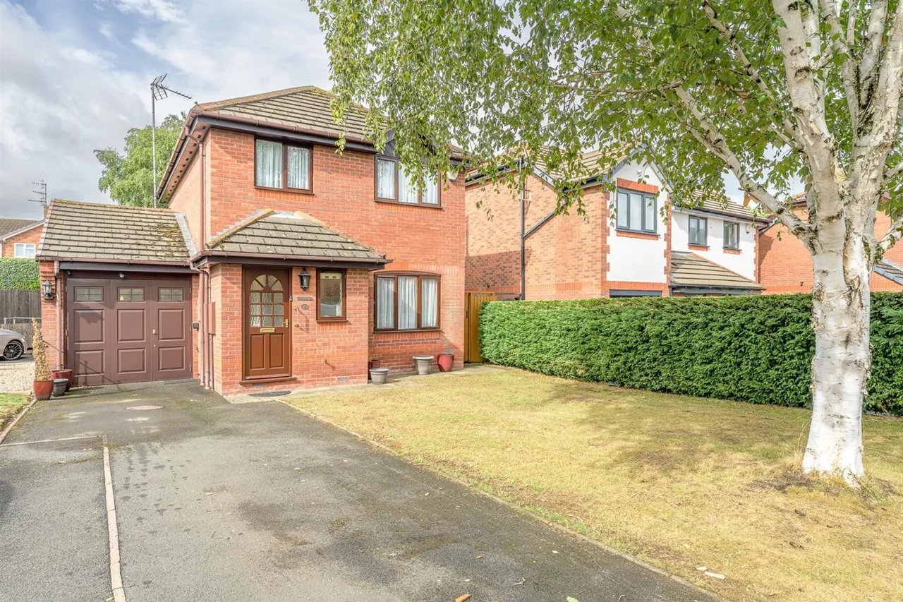 3 bed house for sale — Hinsford Close, Kingswinford, DY6 7LF