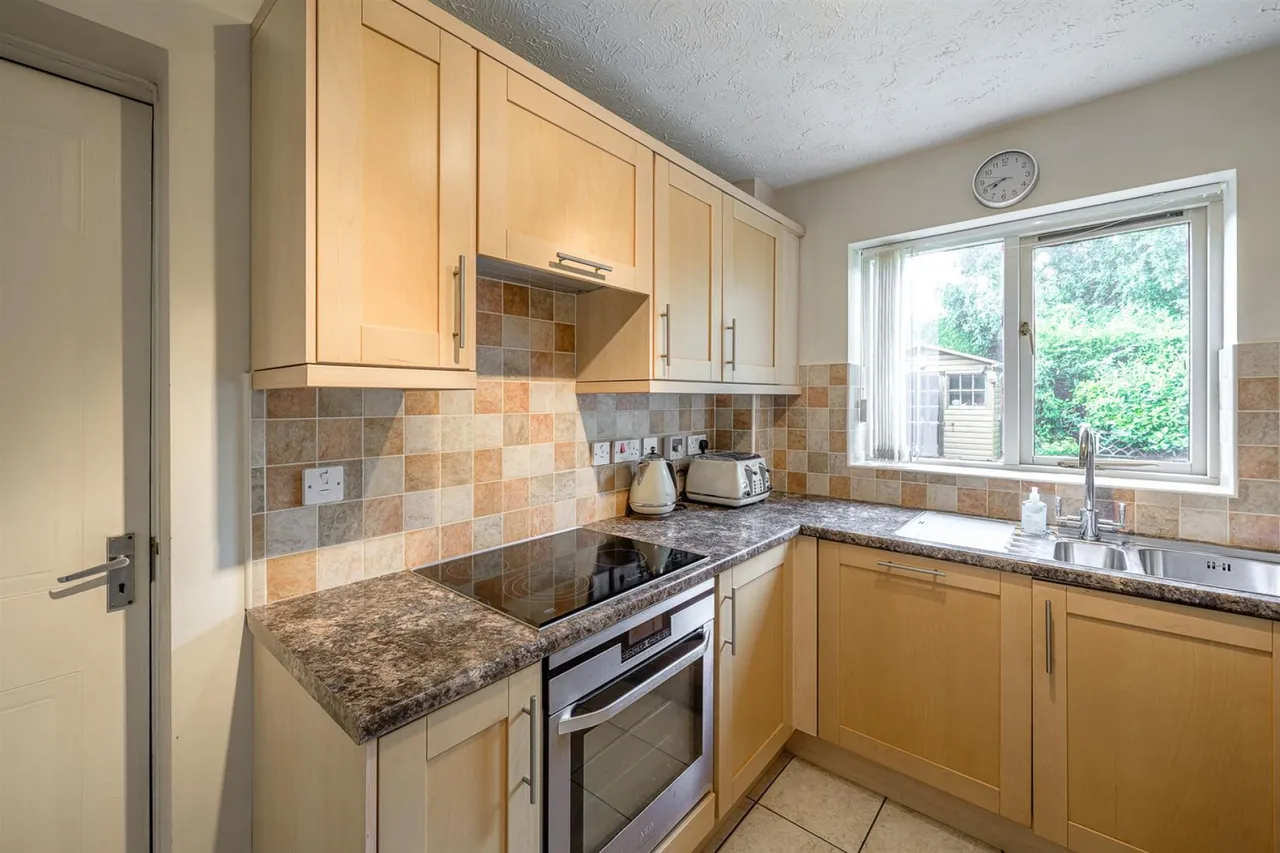 Hinsford Close, Kingswinford, DY6 7LF, photo 5