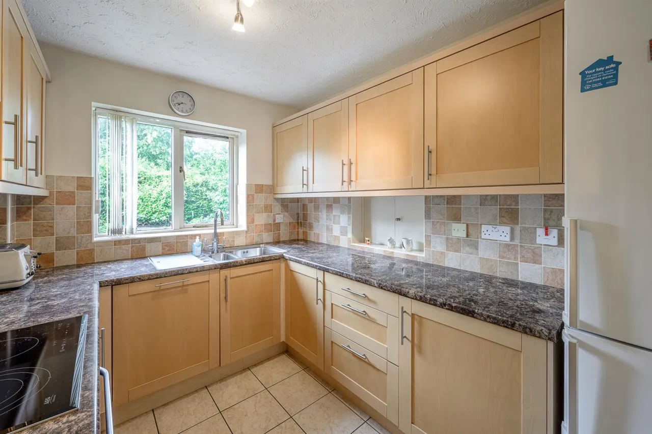 Hinsford Close, Kingswinford, DY6 7LF, photo 4
