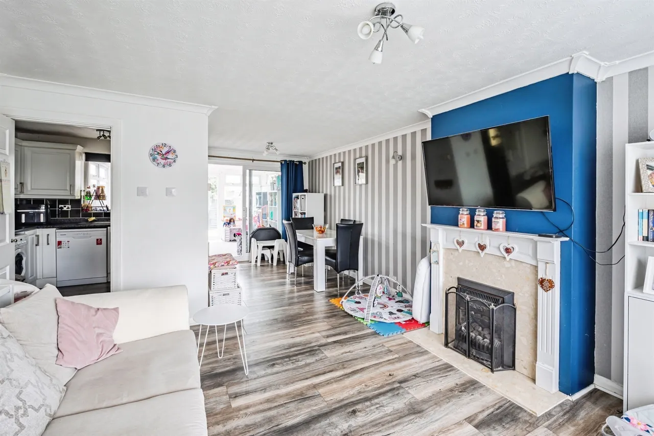 Gainsborough Crescent, Eastbourne, BN23, photo 4