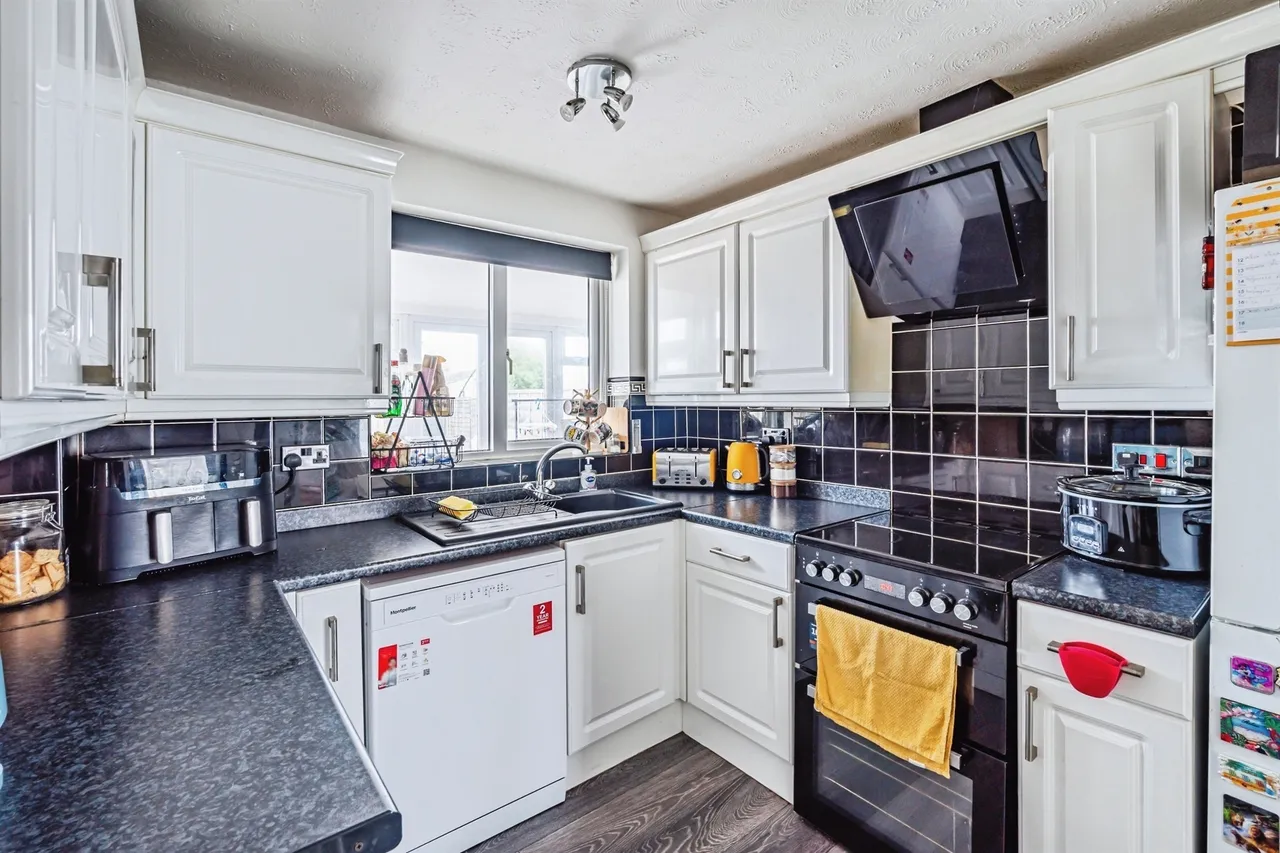 Gainsborough Crescent, Eastbourne, BN23, photo 7