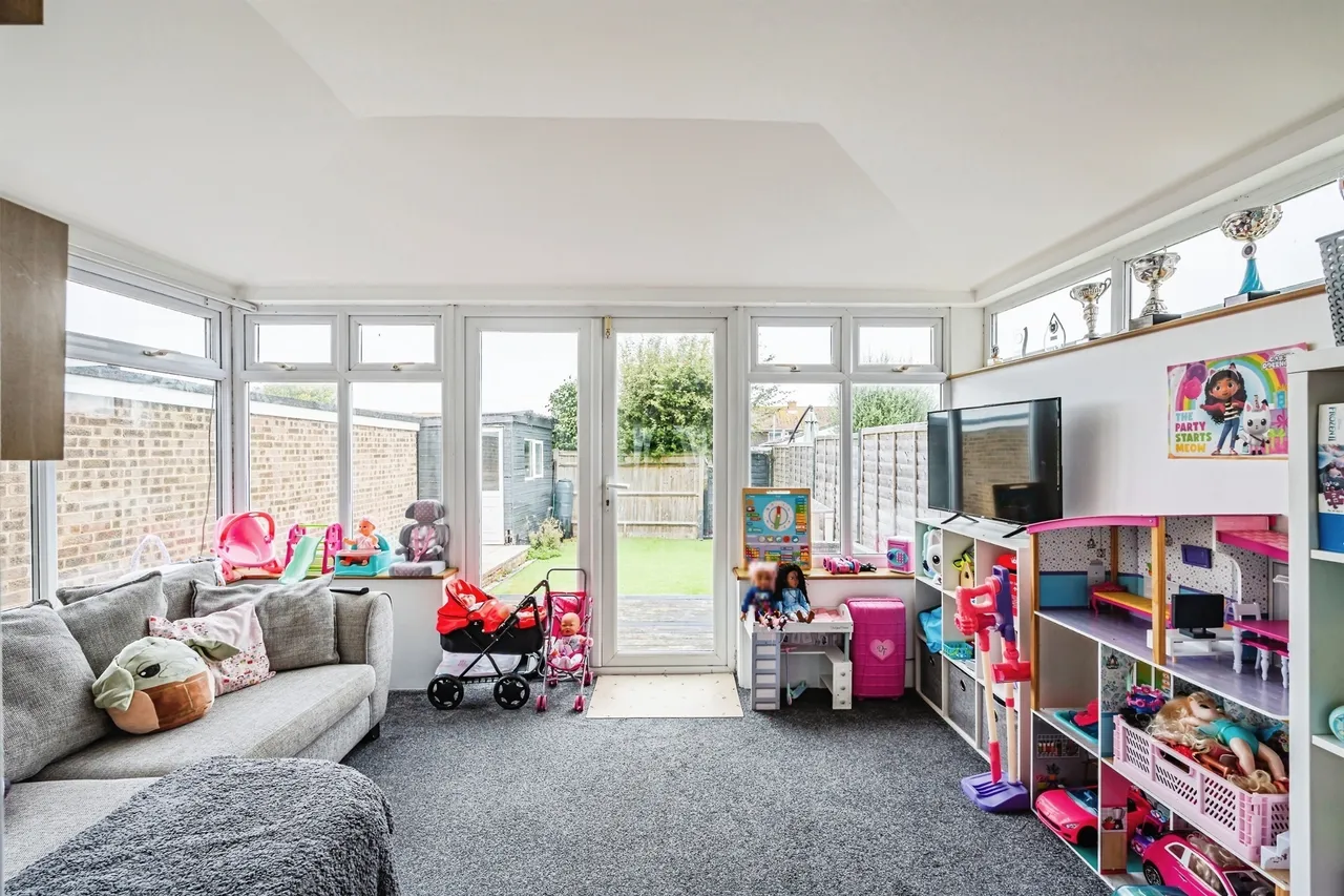 Gainsborough Crescent, Eastbourne, BN23, photo 5