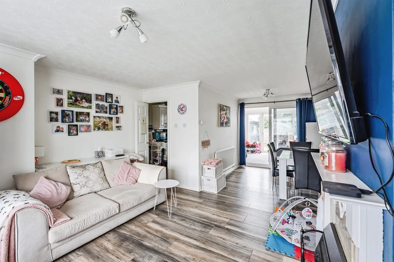 Gainsborough Crescent, Eastbourne, BN23, photo 3