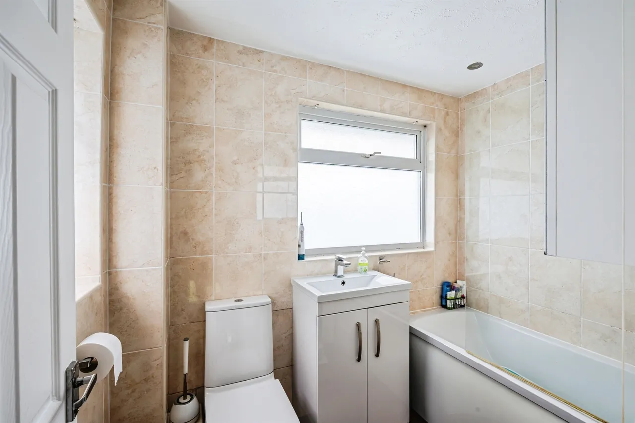 Gainsborough Crescent, Eastbourne, BN23, photo 18