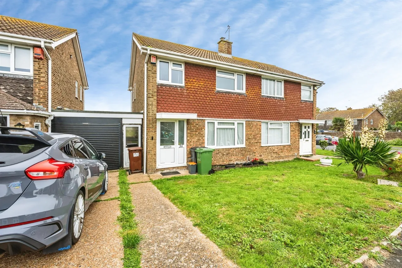 Gainsborough Crescent, Eastbourne, BN23, photo 2