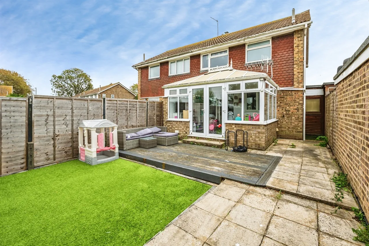 Gainsborough Crescent, Eastbourne, BN23, photo 19