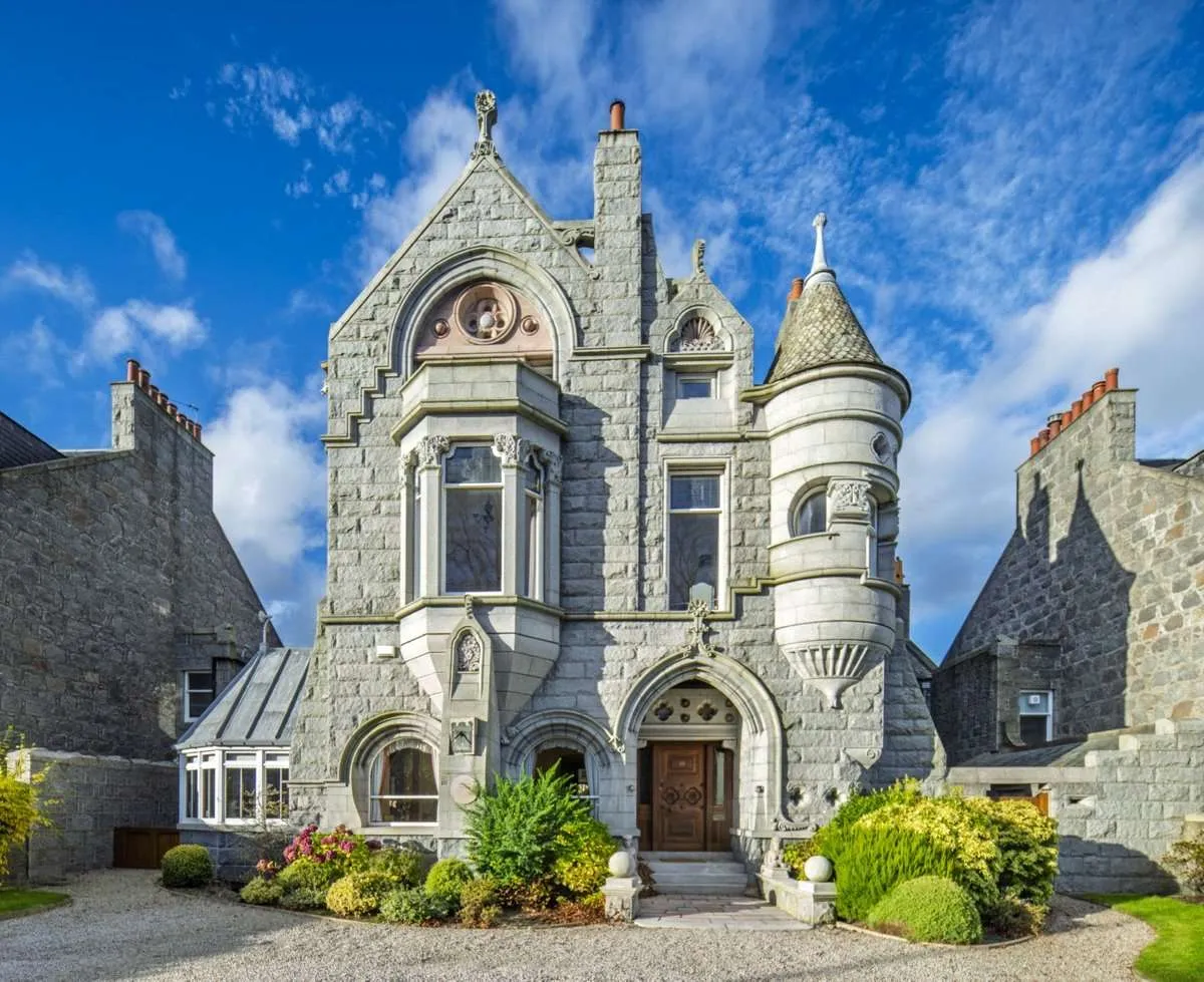 8 bed house for sale — Rubislaw House, 50 Queens Road, Aberdeen, AB15 4YE