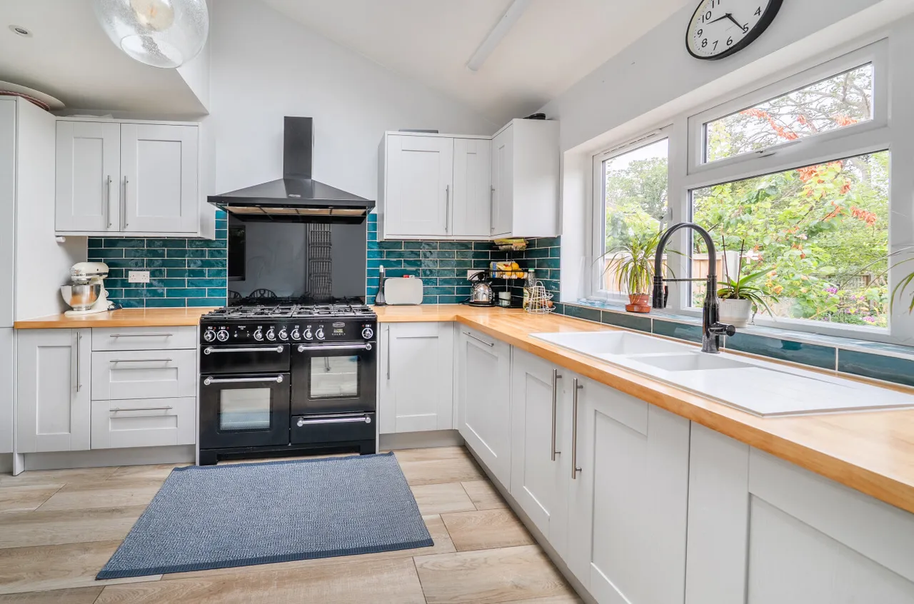 St. Marks Road, Binfield, Bracknell, Berkshire, RG42 4AX, photo 13
