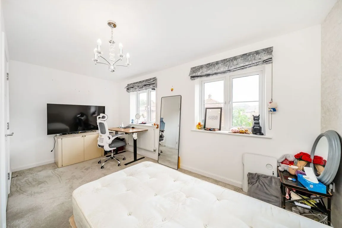 Bell Farm Way, Walton-On-Thames, KT12, photo 5
