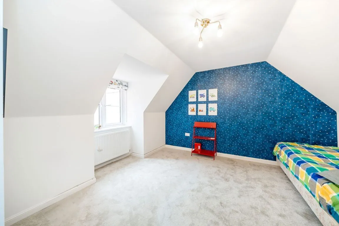 Bell Farm Way, Walton-On-Thames, KT12, photo 6