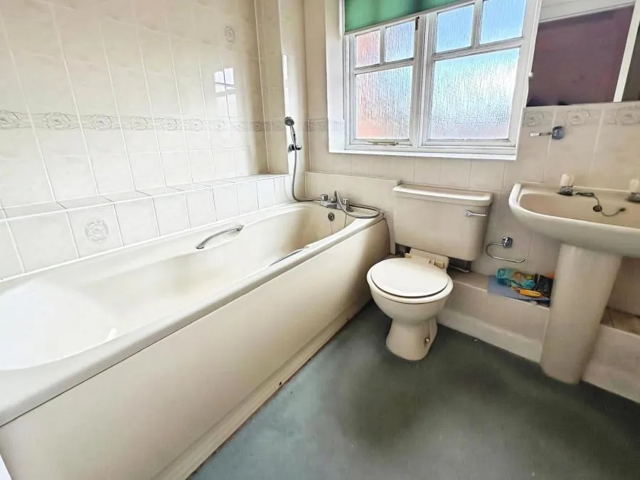 Holly Drive, Aylesbury, HP21, photo 5
