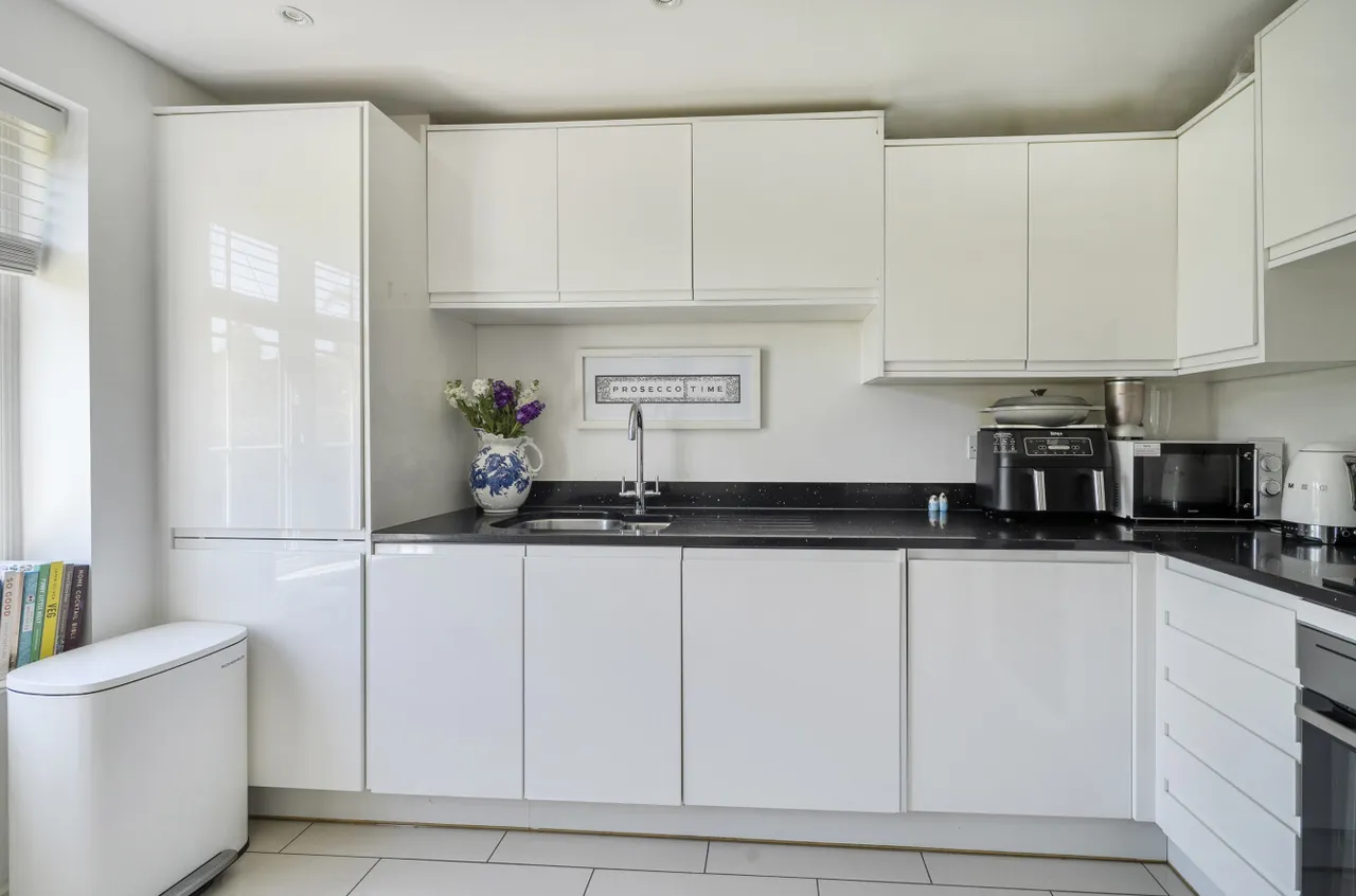 Montague Mews, Farnham, Surrey, GU9 7GF, photo 12
