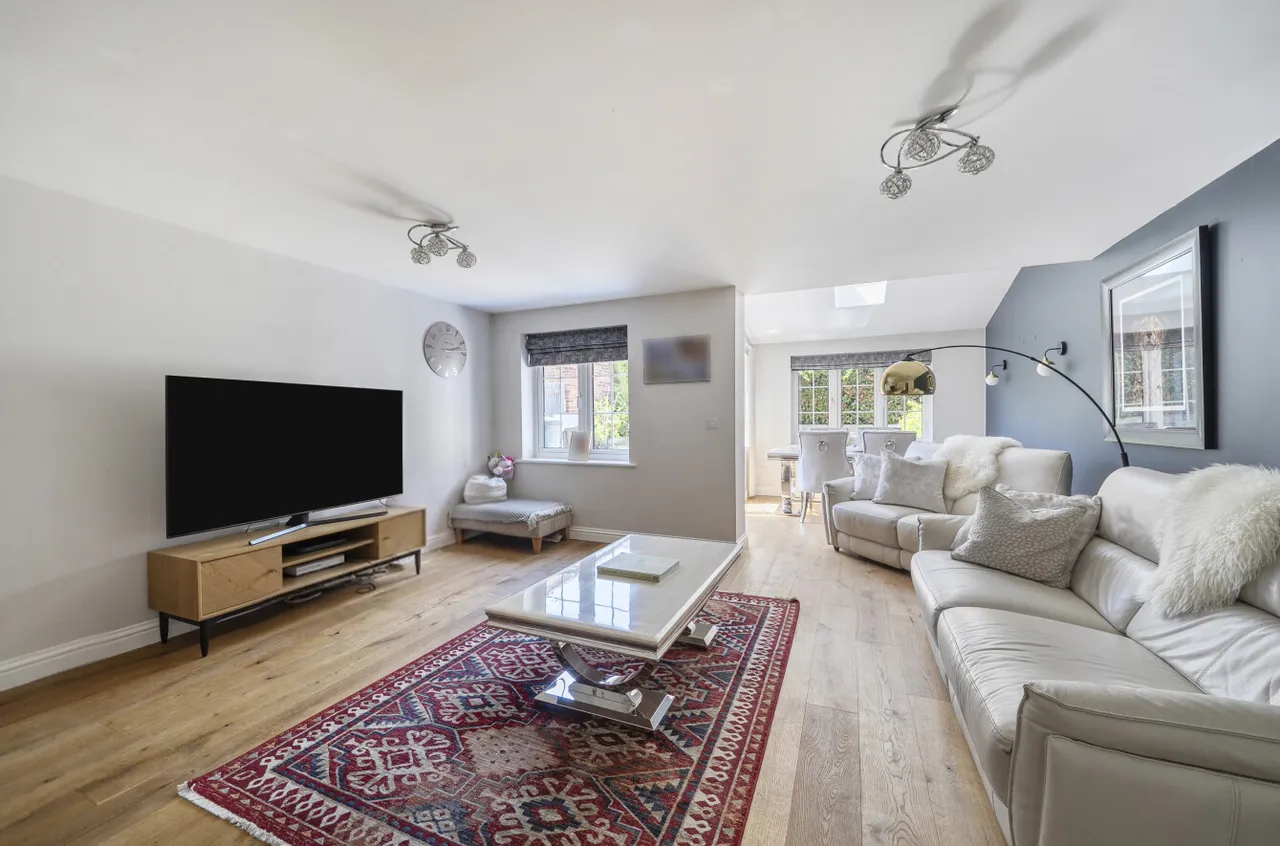 Montague Mews, Farnham, Surrey, GU9 7GF, photo 2