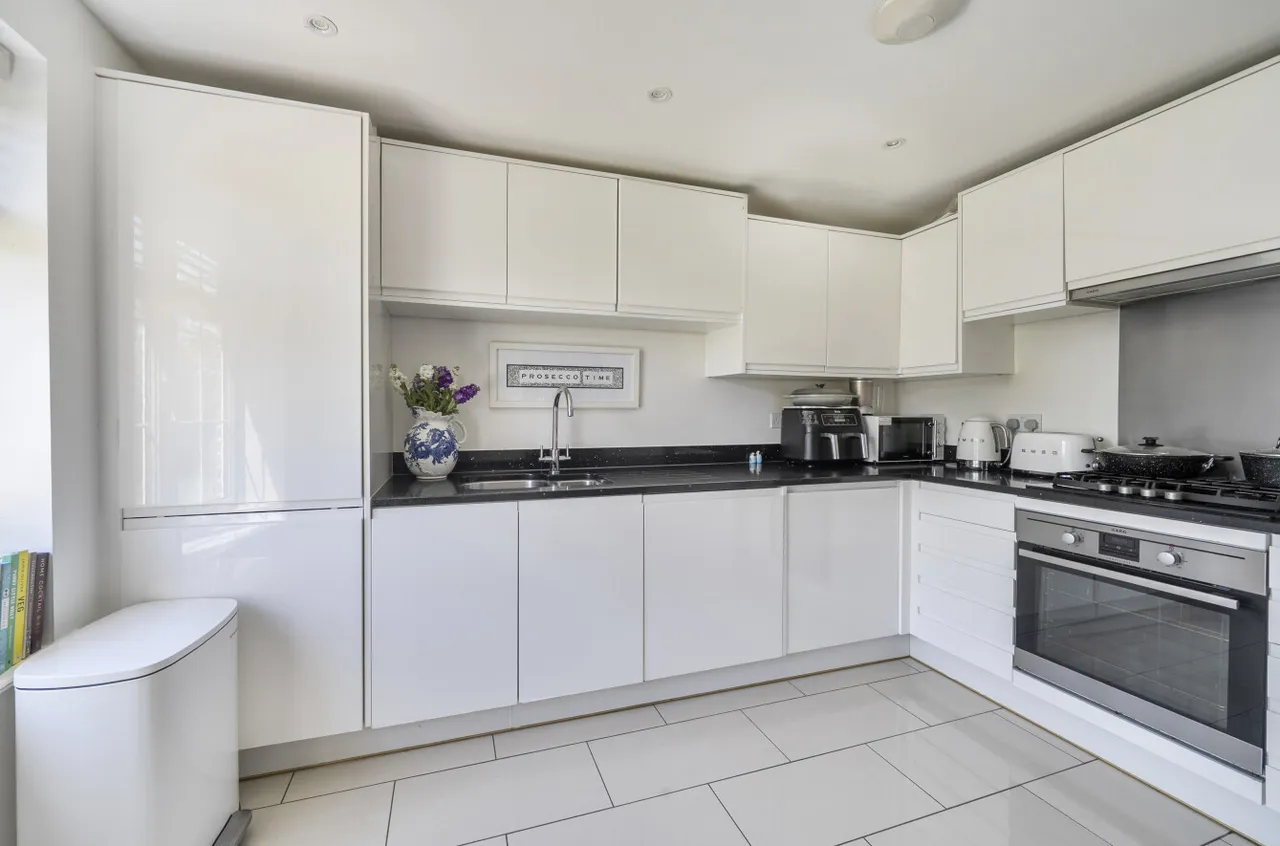 Montague Mews, Farnham, Surrey, GU9 7GF, photo 4