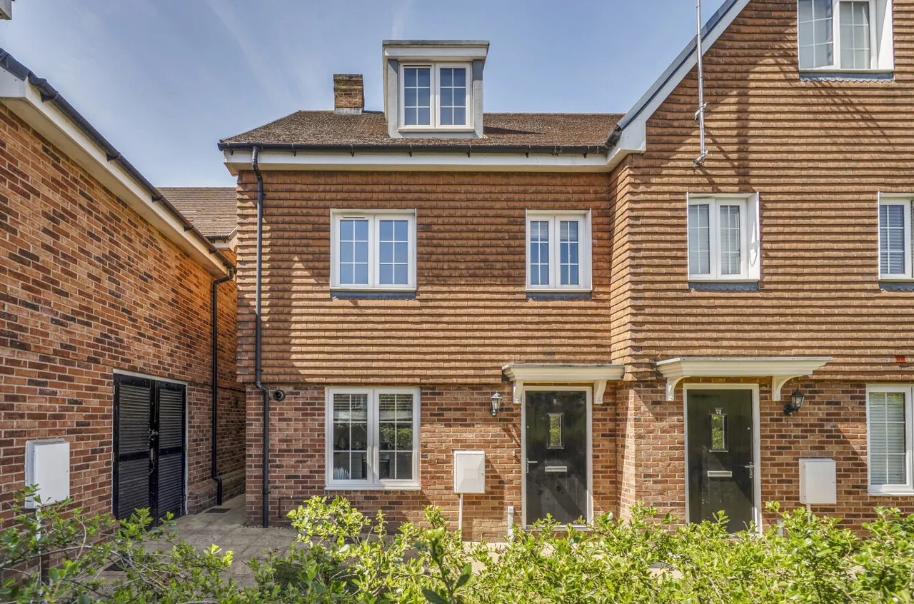 4 bed house for sale — Montague Mews, Farnham, Surrey, GU9 7GF
