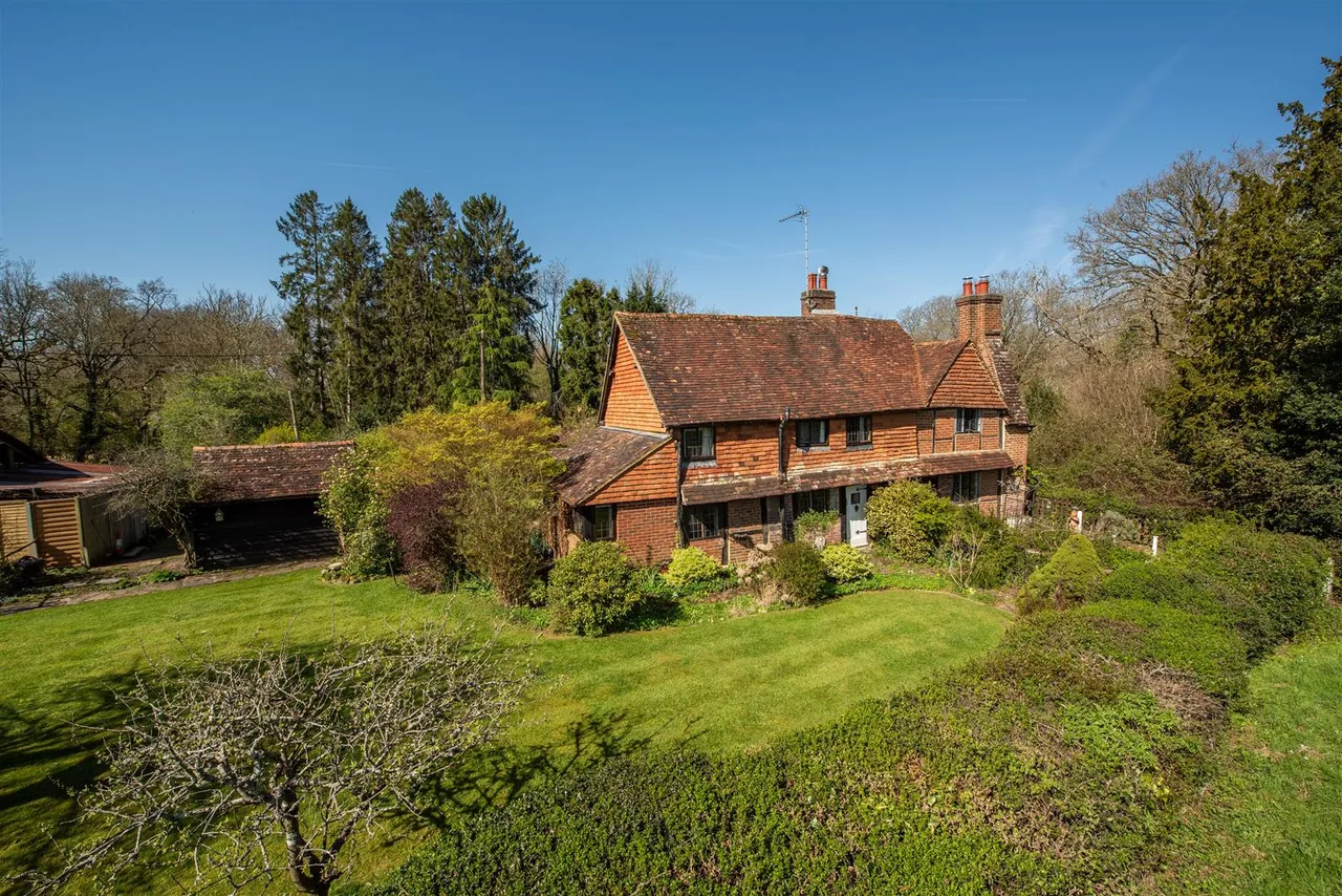 2 bed house for sale, The Green, Ockley, RH5