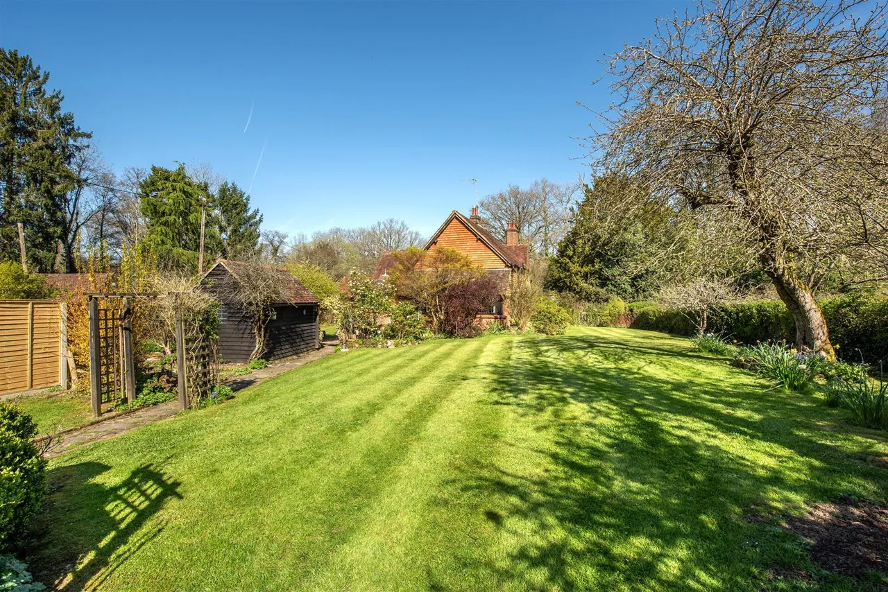The Green, Ockley, RH5, photo 4