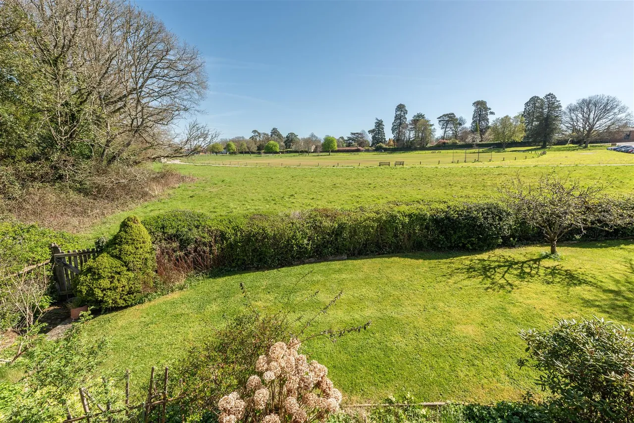 The Green, Ockley, RH5, photo 14