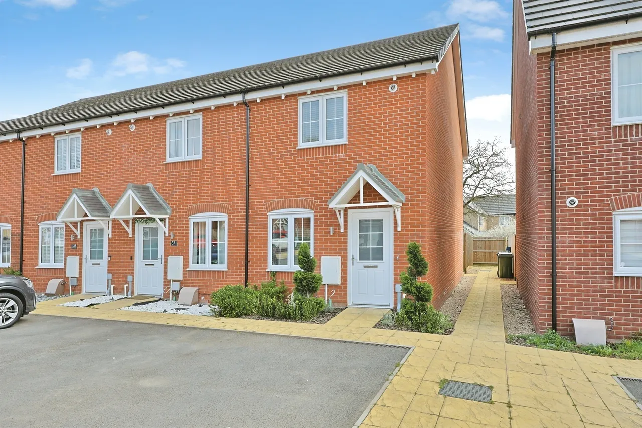 2 bed house for sale, Turner Crescent, Postwick, NR13