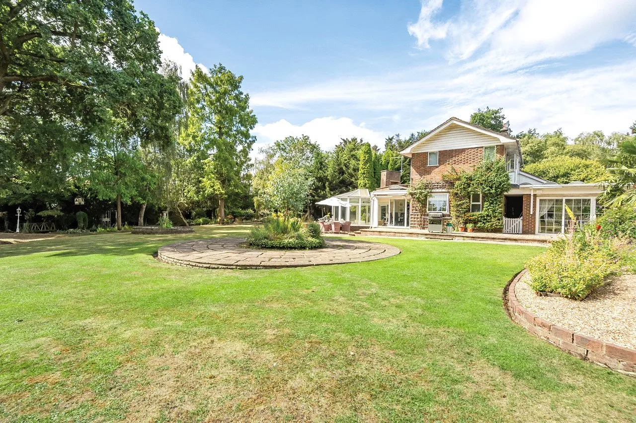 4 bed house for sale — Partingdale Lane, Mill Hill, London, NW7 1NX
