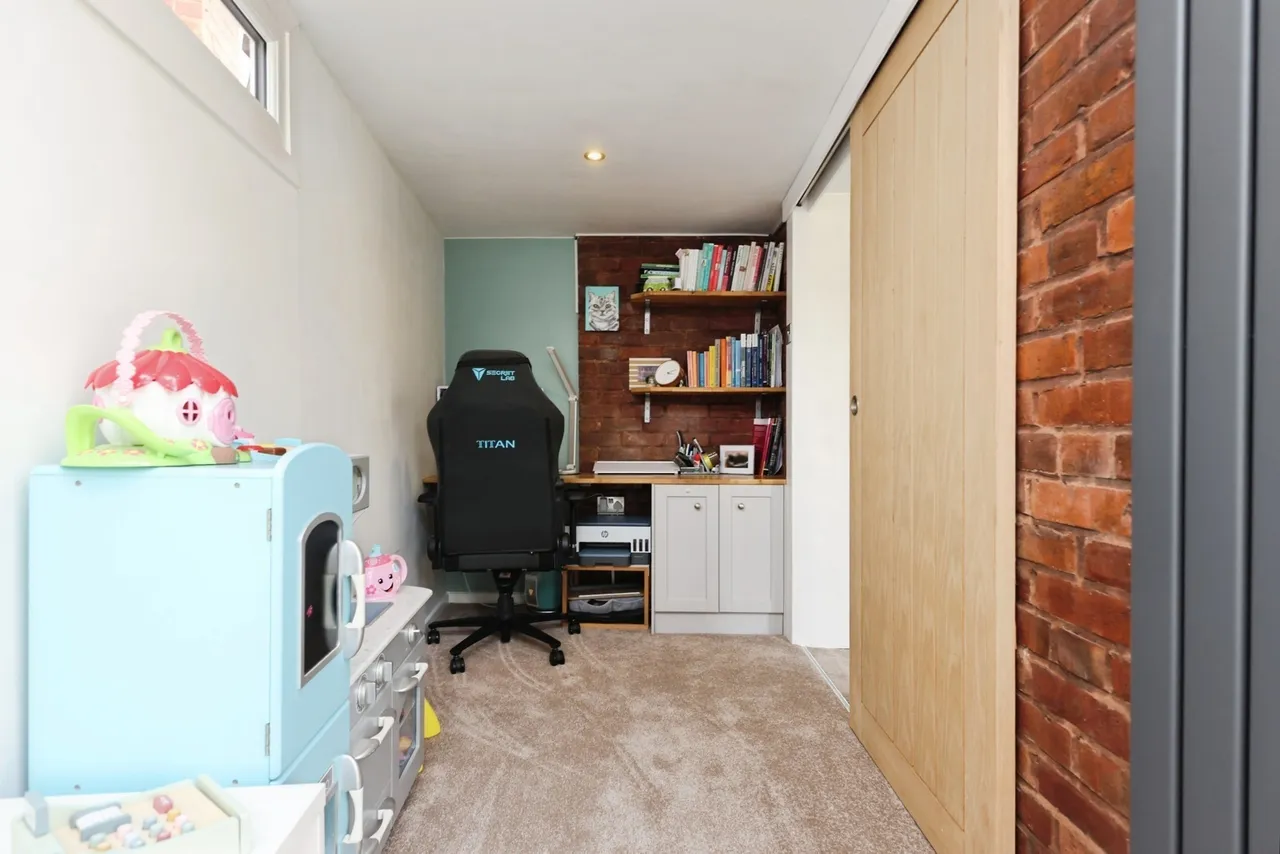 Park Road, Birmingham, B43, photo 17