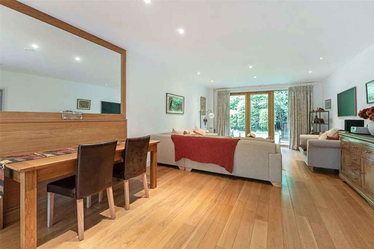 Cliveden Gages, Taplow, Maidenhead, Buckinghamshire, SL6 0GB, photo 4