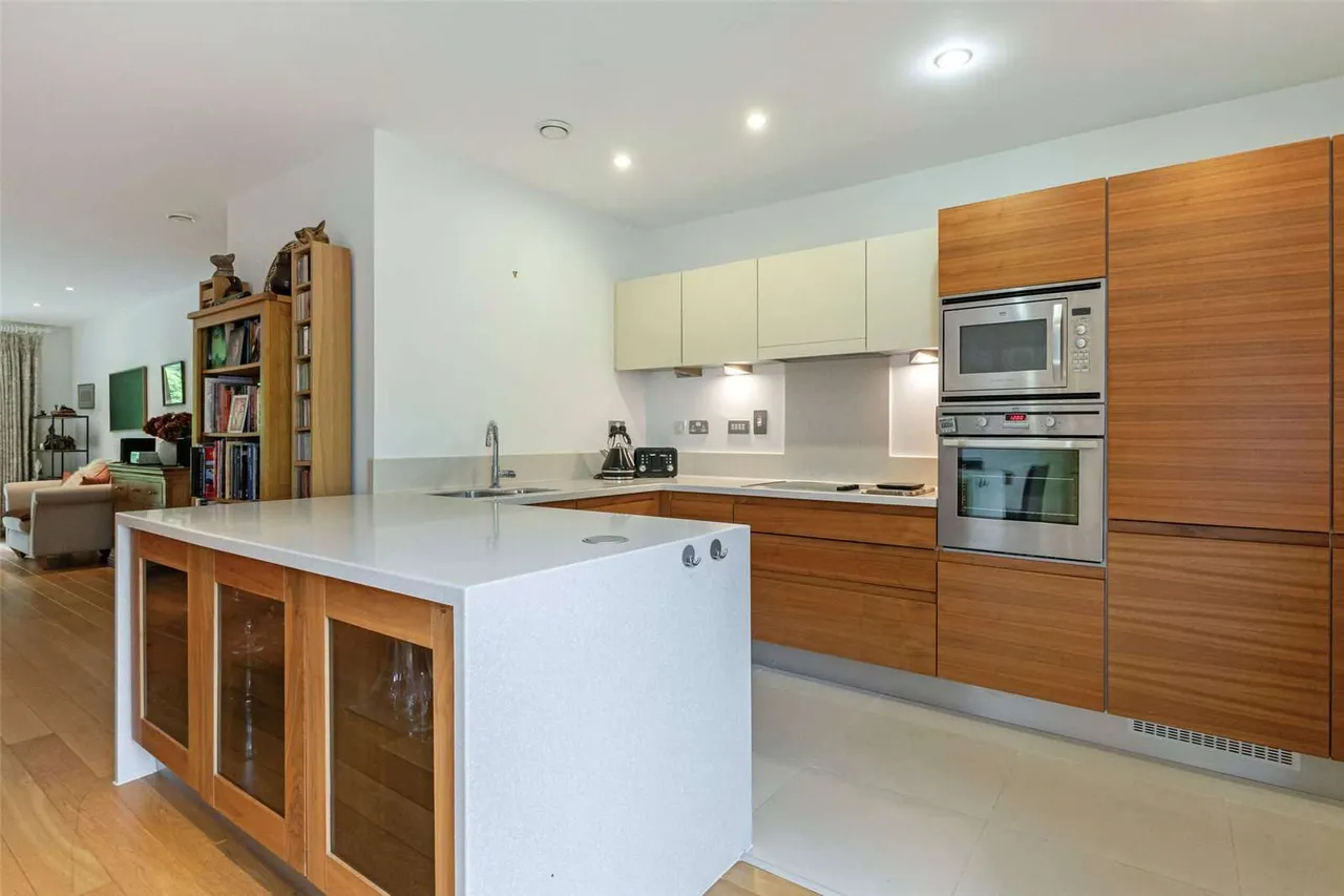 Cliveden Gages, Taplow, Maidenhead, Buckinghamshire, SL6 0GB, photo 6