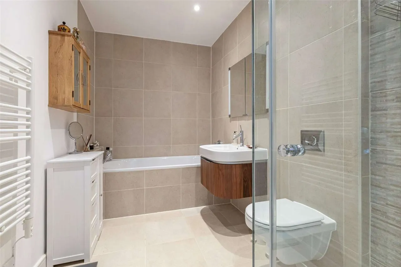 Cliveden Gages, Taplow, Maidenhead, Buckinghamshire, SL6 0GB, photo 9