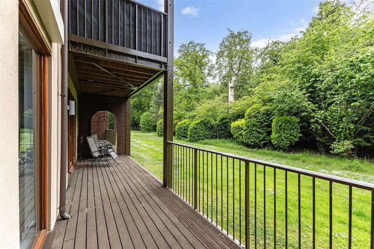 Cliveden Gages, Taplow, Maidenhead, Buckinghamshire, SL6 0GB, photo 12