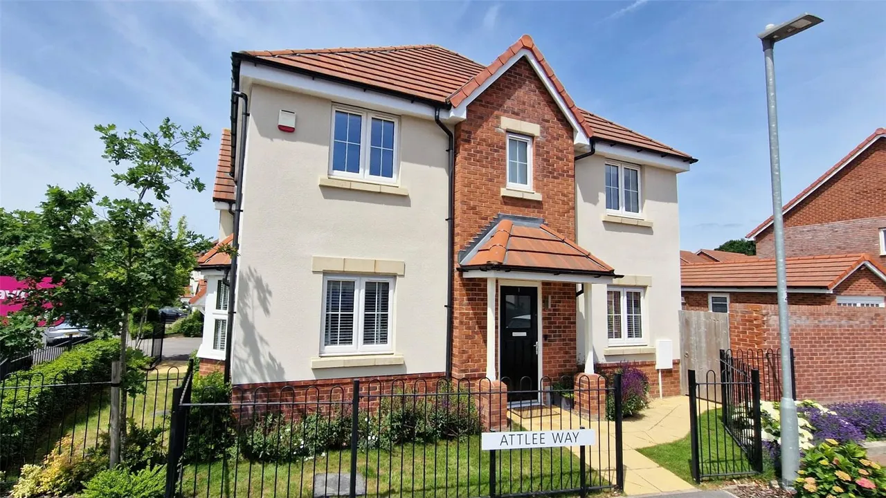 3 bed house for sale — Attlee Way, Binfield, Bracknell, Berkshire, RG42 4GG