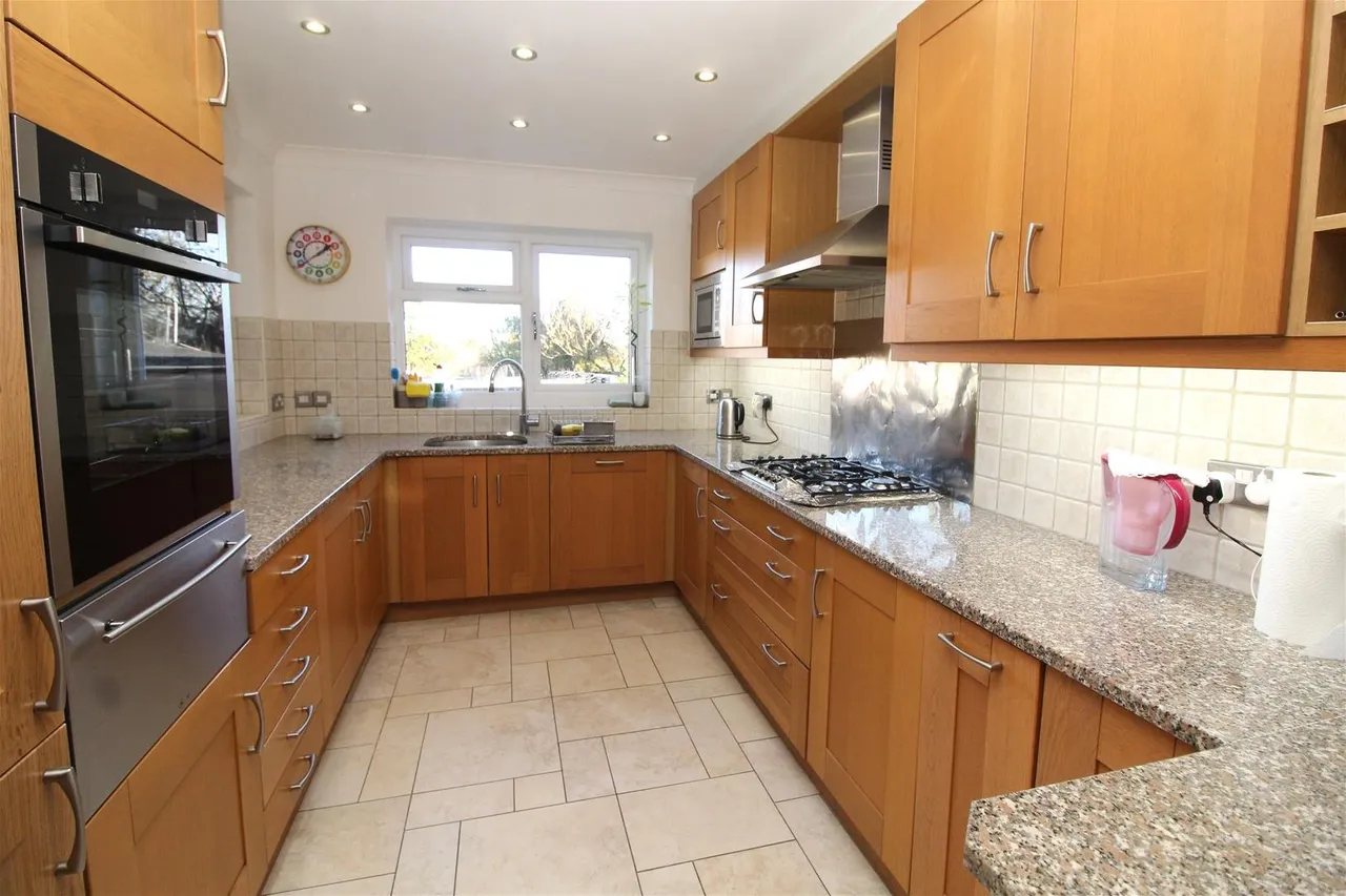 Sherwood Avenue, Potters Bar EN6 2LE, photo 18