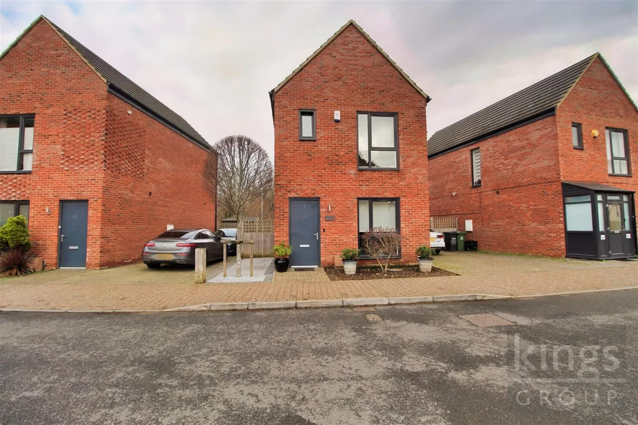 3 bed house for sale, Markwick Avenue, Cheshunt