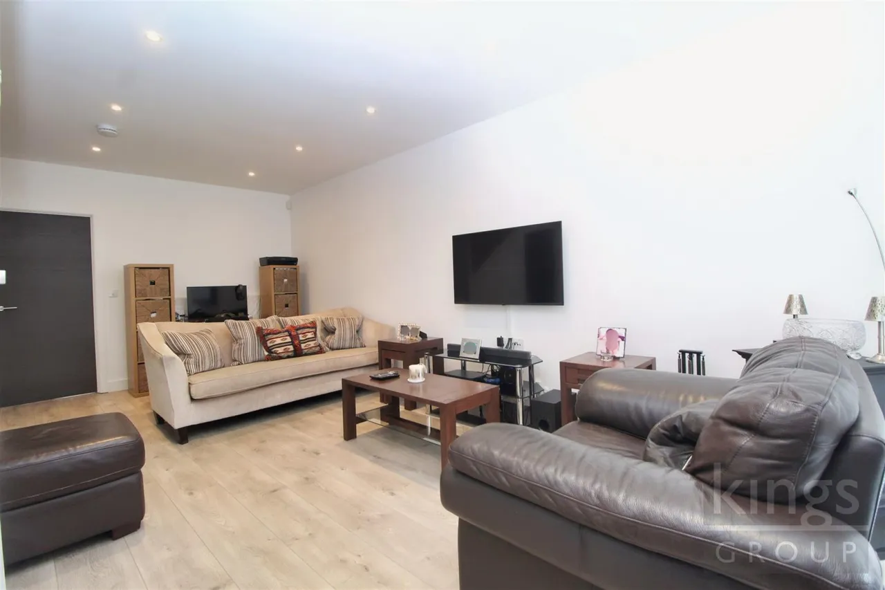 Markwick Avenue, Cheshunt, photo 2