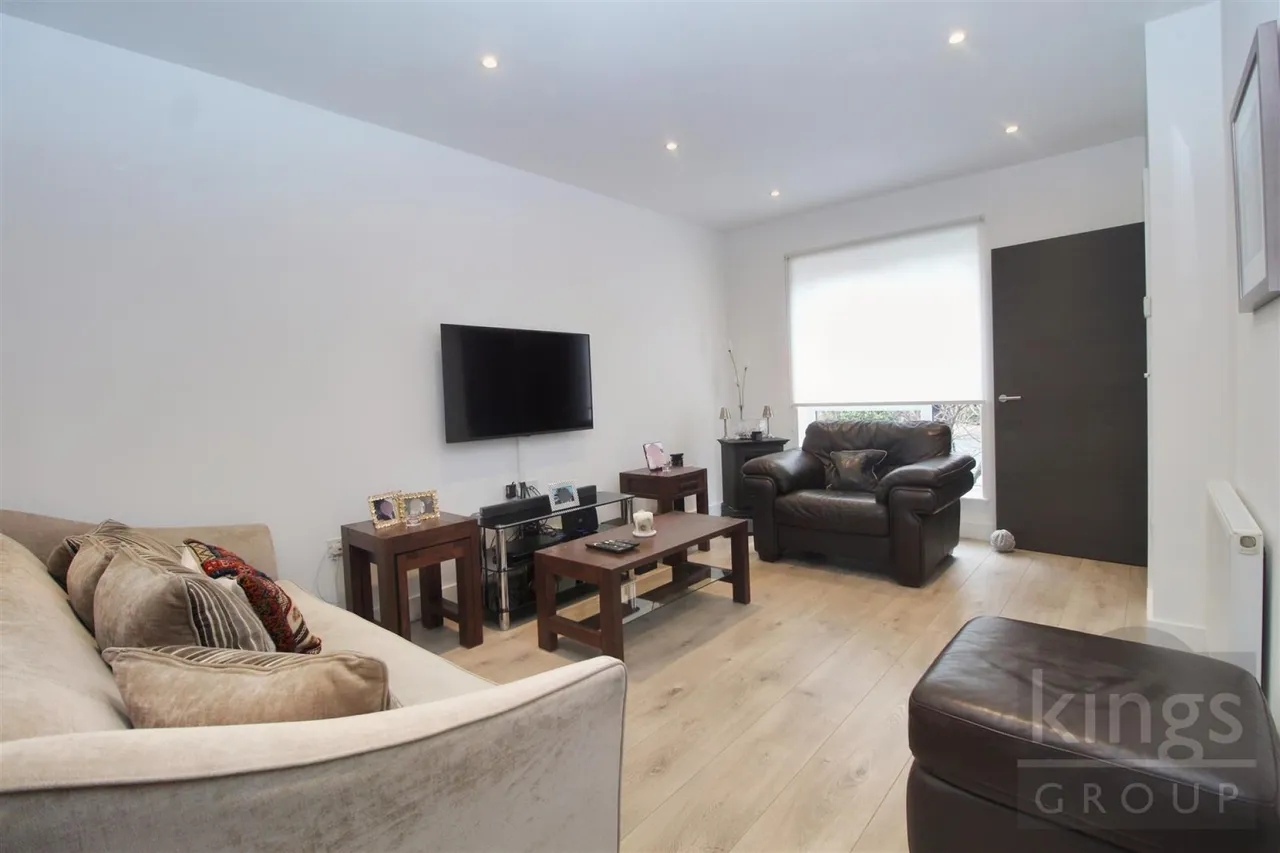 Markwick Avenue, Cheshunt, photo 3