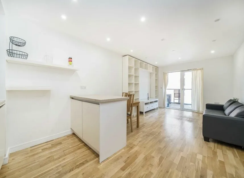 Shearwater Drive, West Hendon, NW9, photo 3