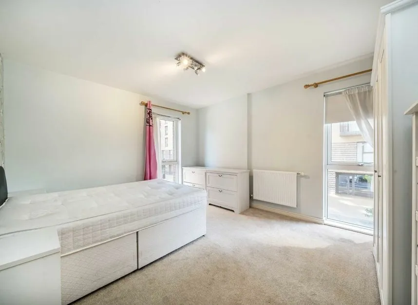 Shearwater Drive, West Hendon, NW9, photo 5