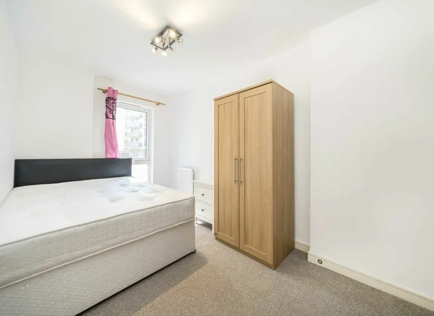 Shearwater Drive, West Hendon, NW9, photo 6
