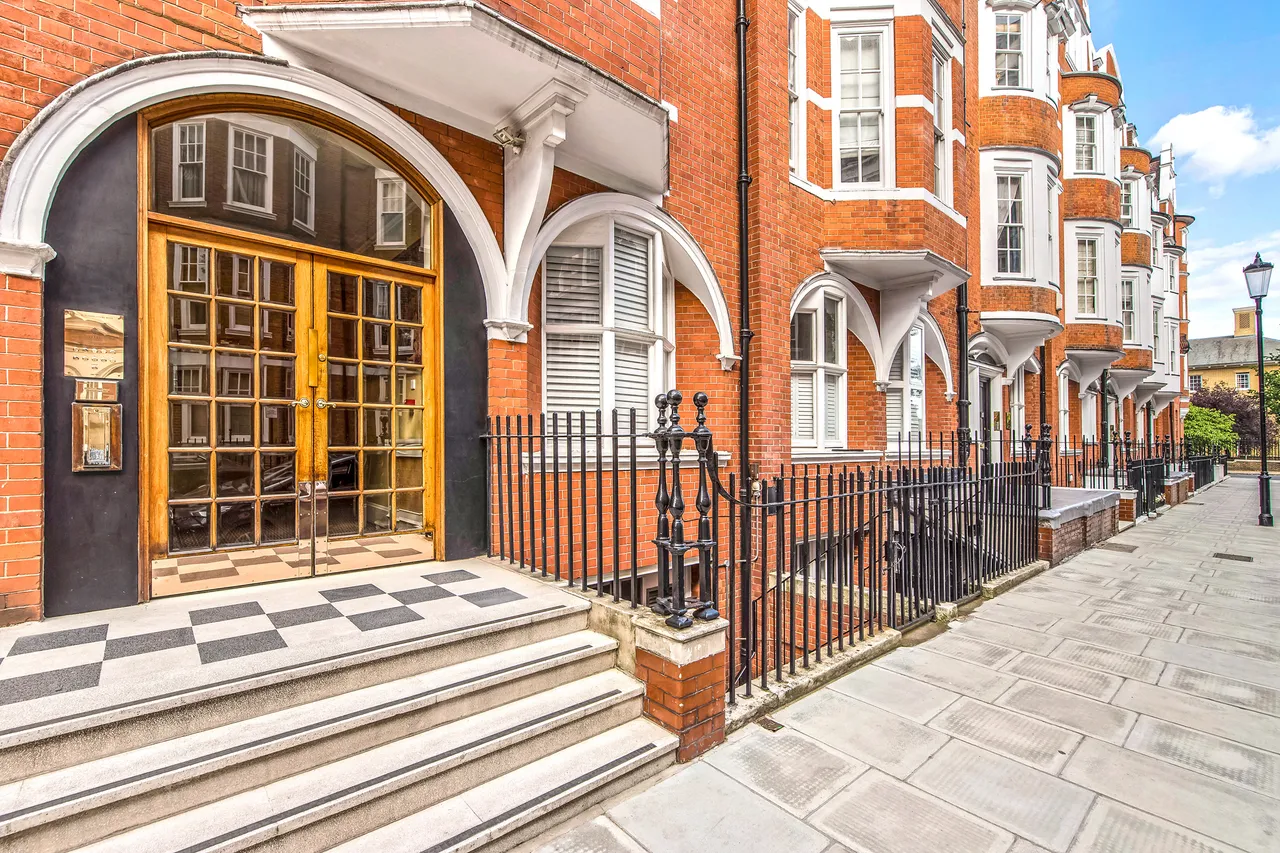 Sloane Square, London, SW3, photo 15