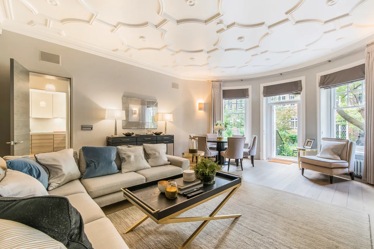 2 bed flat to rent, Sloane Square, London, SW3