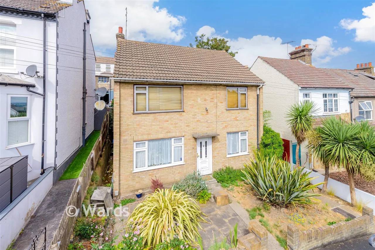 2 bed flat for sale, Orchard Road, Upper Belvedere, DA17
