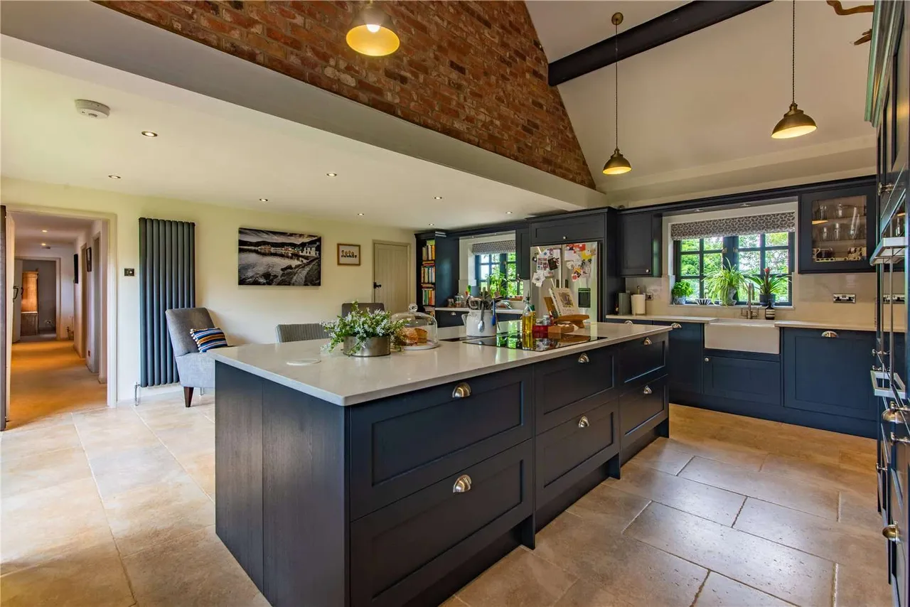4 bed house for sale — Old Battens Barn, Ermin Street, Lambourn Woodlands, Hungerford, RG17 7BW