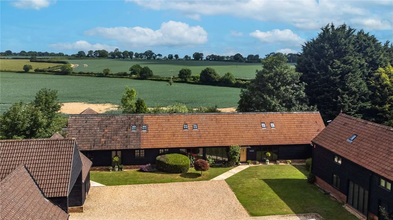 Old Battens Barn, Ermin Street, Lambourn Woodlands, Hungerford, RG17 7BW, photo 5