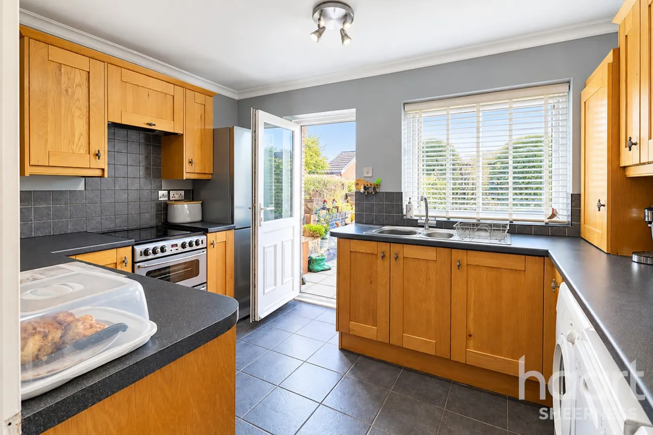 Queenborough Road, Halfway, ME12, photo 5