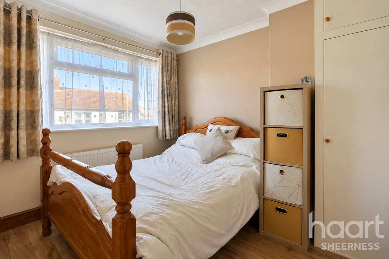 Queenborough Road, Halfway, ME12, photo 8