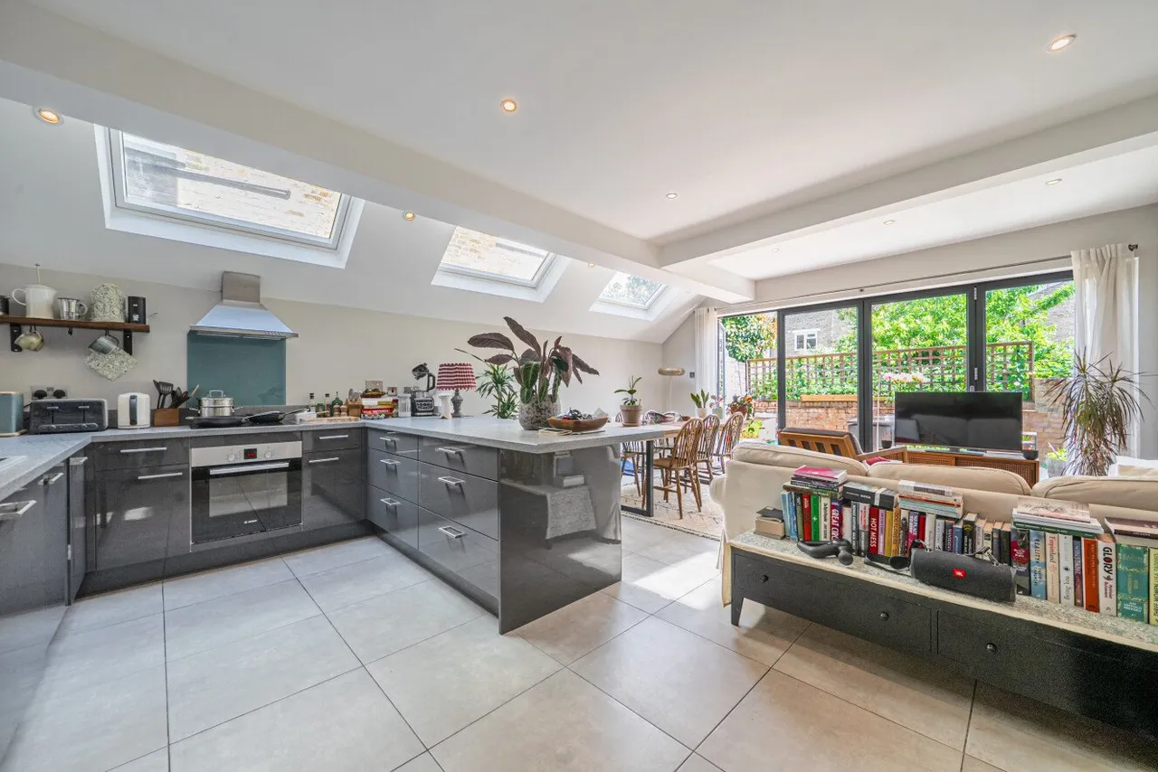 2 bed flat for sale — Danehurst Street, Fulham, London, SW6