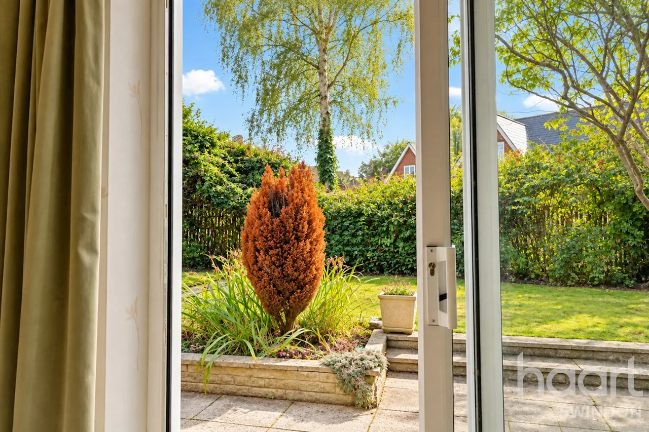 Baird Close, Swindon, SN5, photo 2