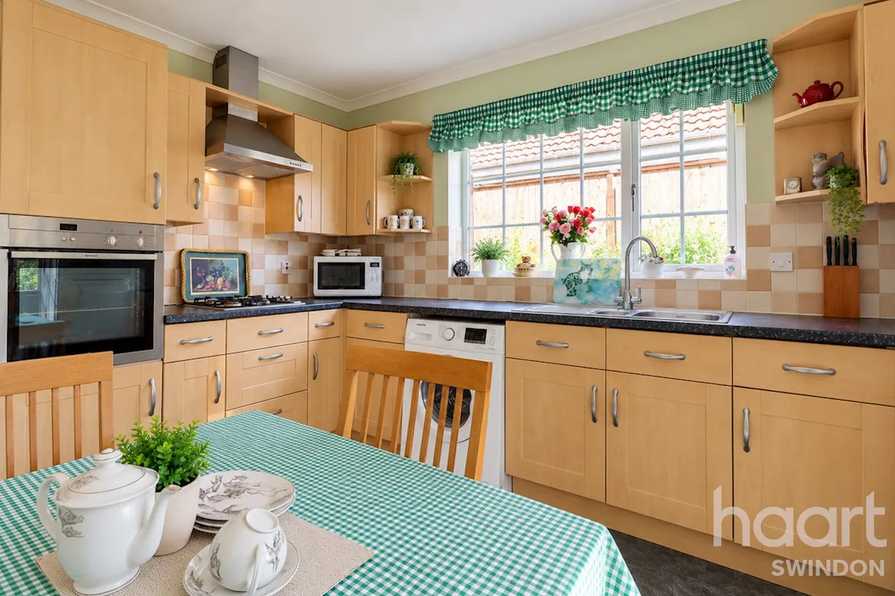 Baird Close, Swindon, SN5, photo 12