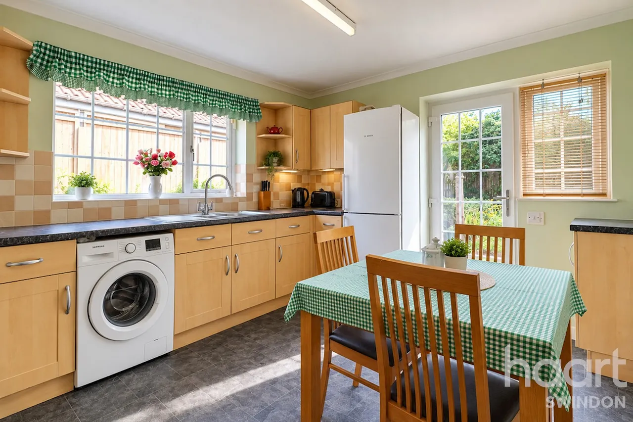 Baird Close, Swindon, SN5, photo 15