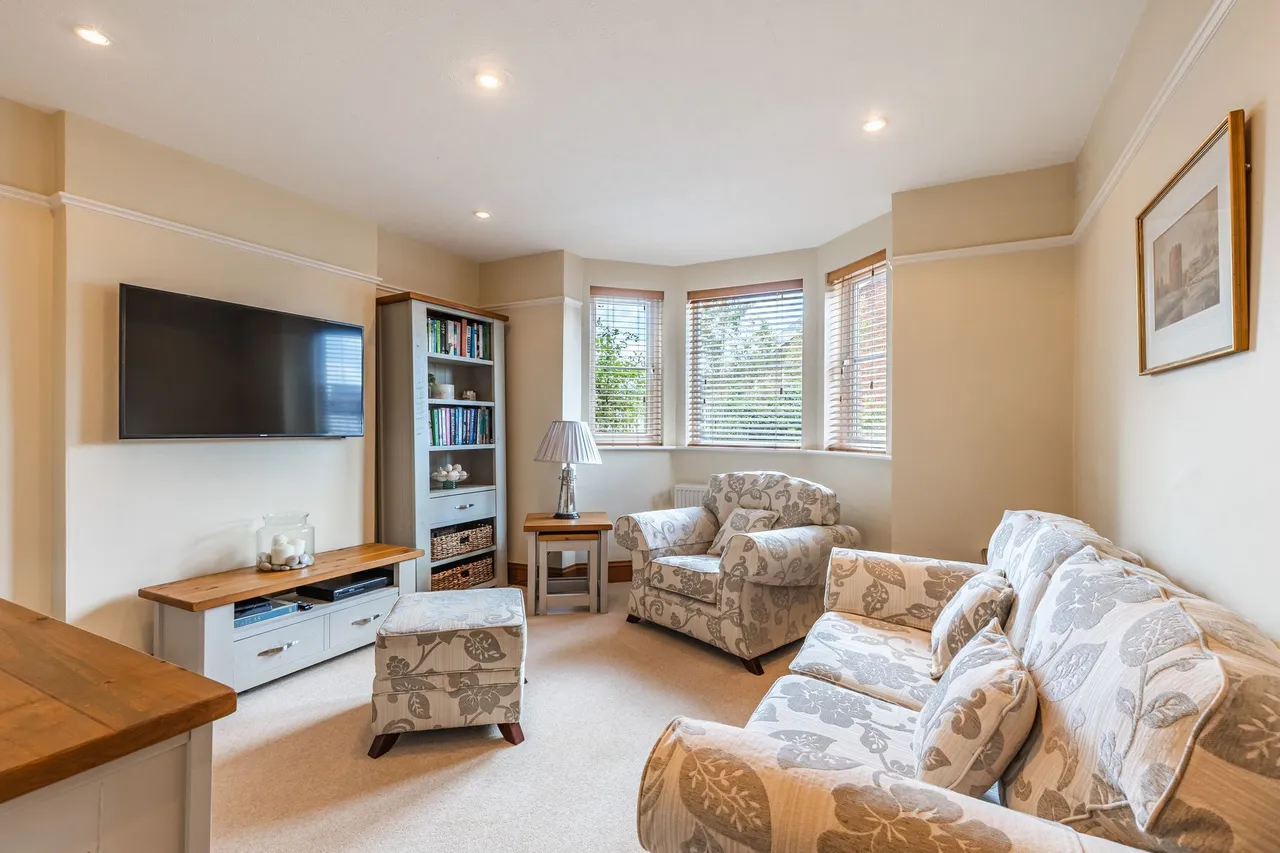 Four Bedroom Beautifully Renovated Hi, photo 3