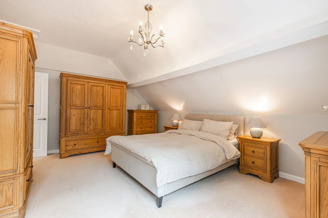 Four Bedroom Beautifully Renovated Hi, photo 10